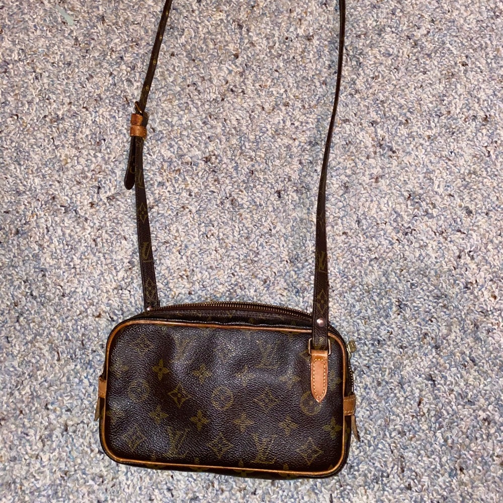 Louis Vuitton Marly Cross Body Authentic $501